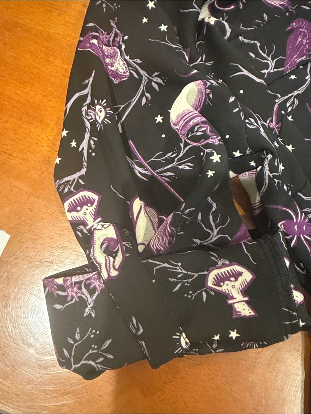 Disney Torrid Hocus Pocus black Harper 3/4 sleeve v neck blouse size 00/ 10 - Picture 5 of 9